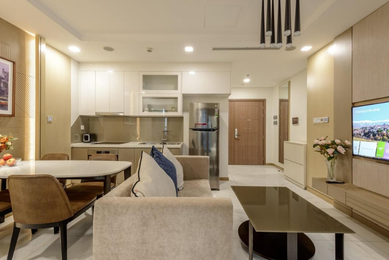 At Landmark - Vinhomes Apartment *
