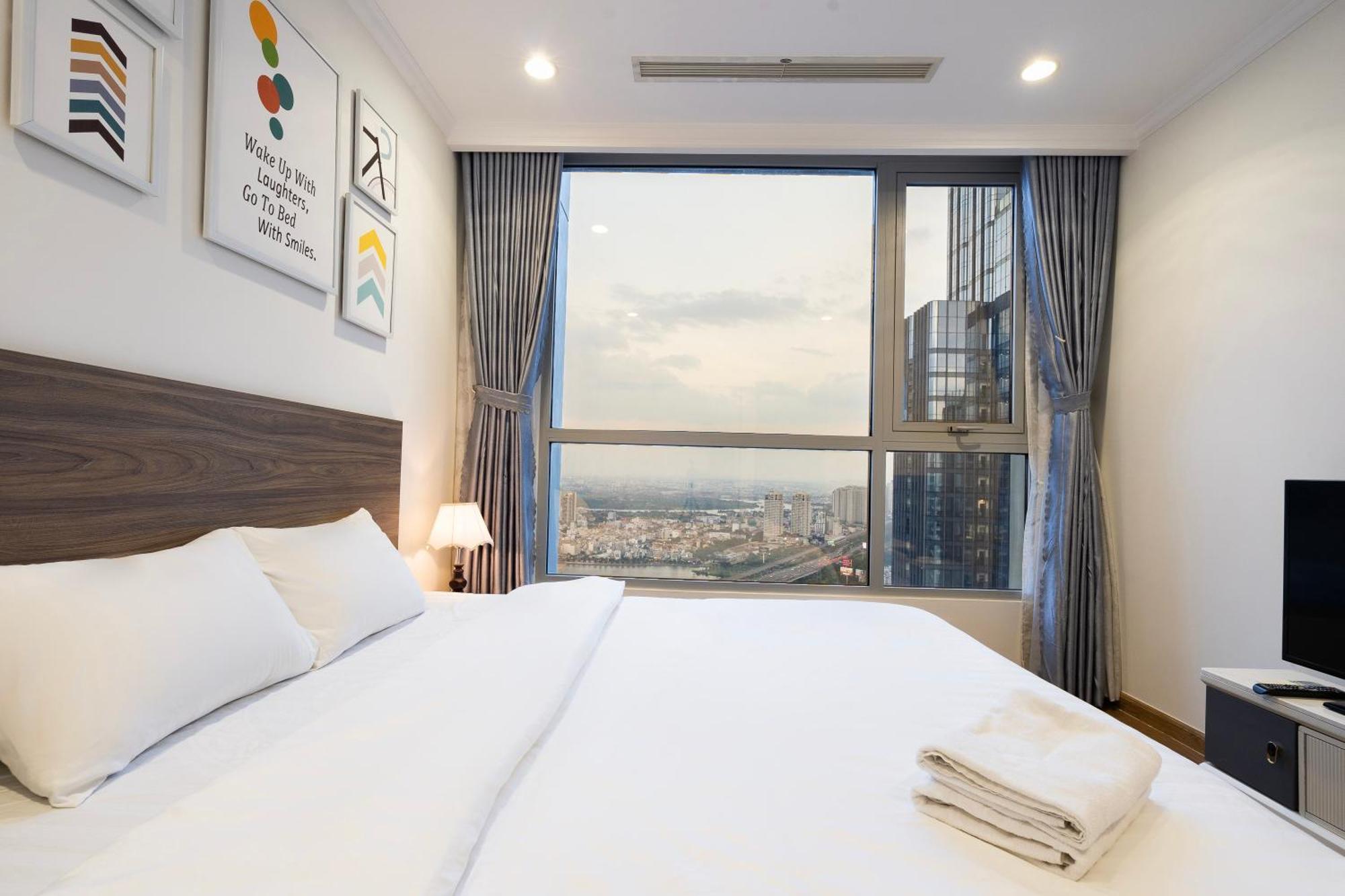 At Landmark - Vinhomes Apartment *