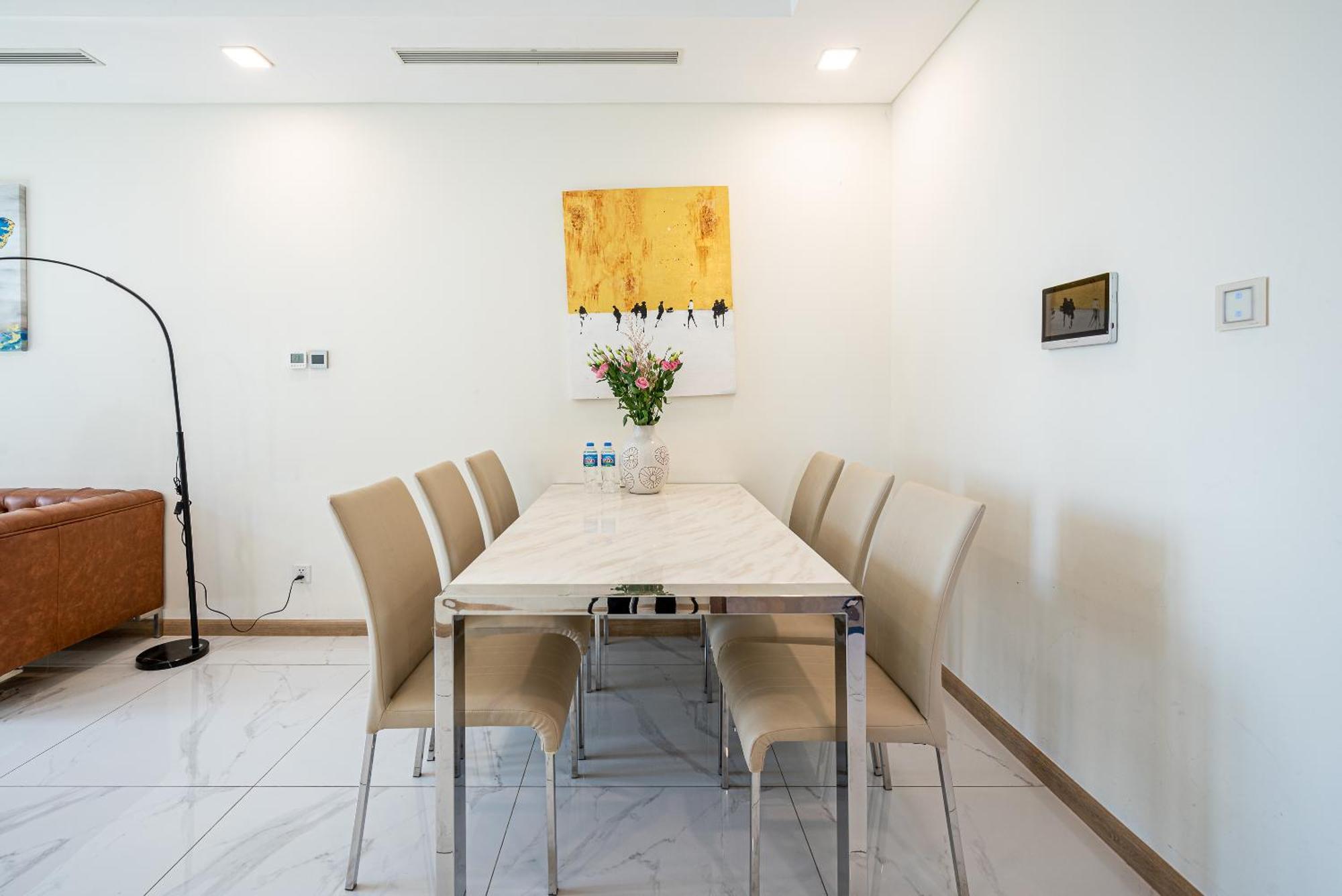 At Landmark - Vinhomes Apartment *